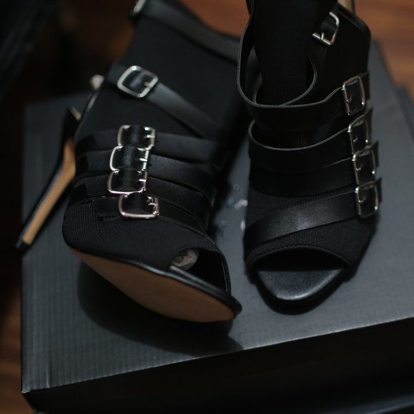 NWT Black Strappy Peep Toe Stylish Heels. - Picture 4 of 6